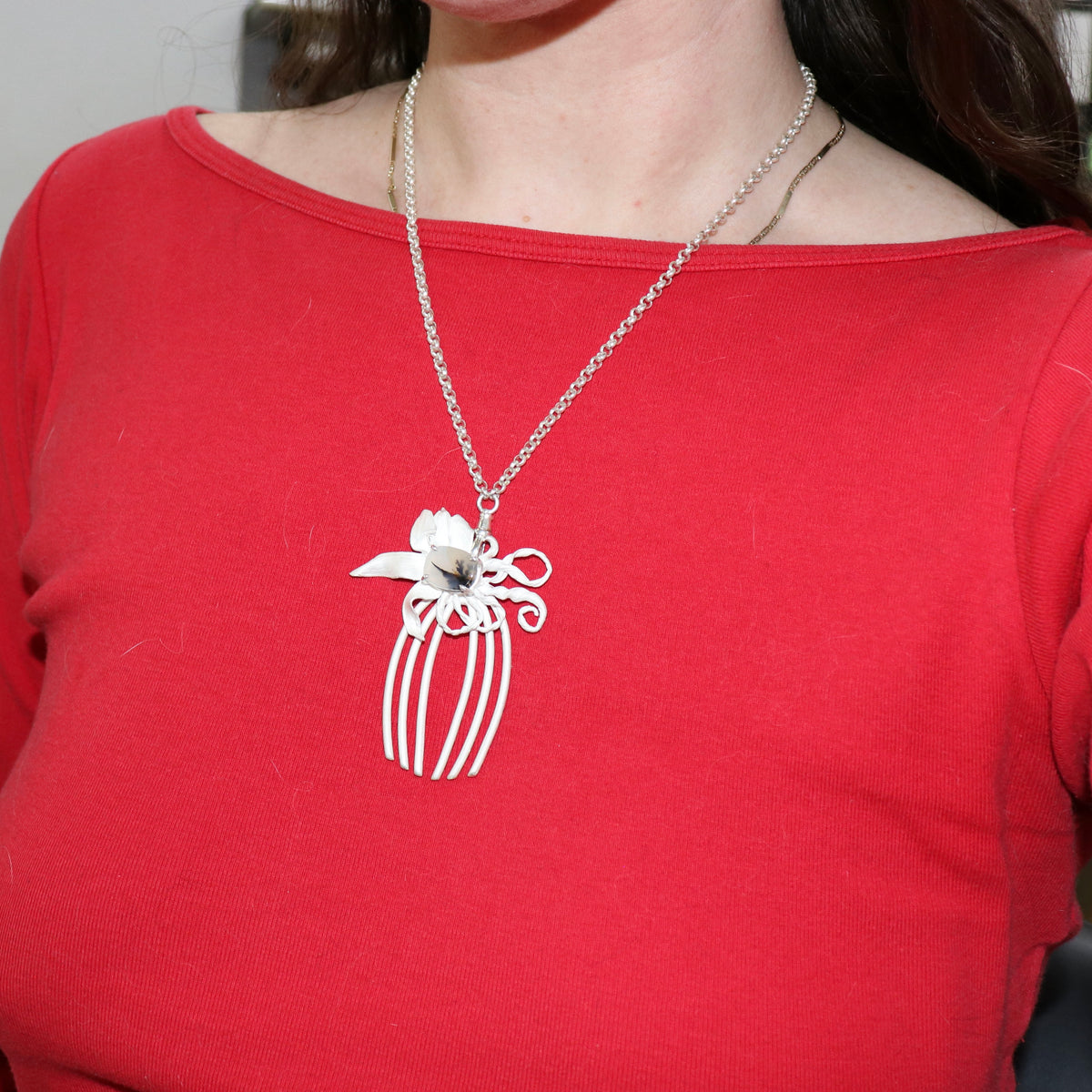 Rubrum Lily Modular Haircomb Pendant