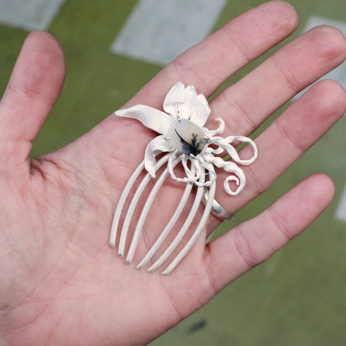 Rubrum Lily Modular Haircomb Pendant
