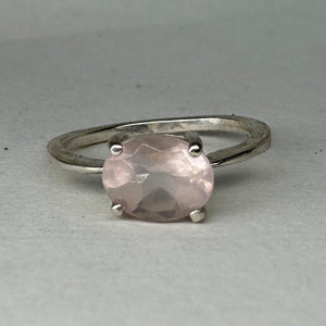 Rosy Quartz Oval Solitaire Size K