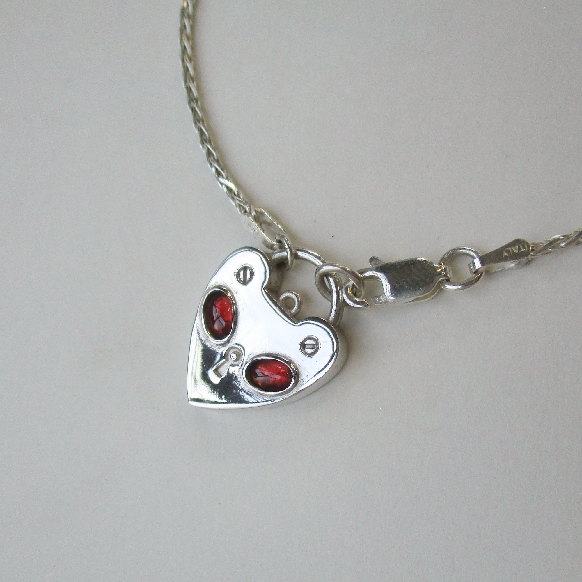 Kitty Padlock in Garnet